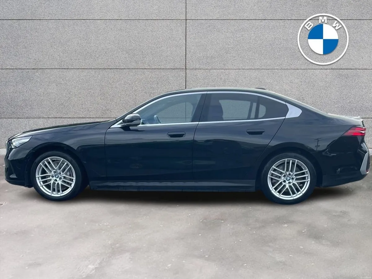 BMW i5 eDrive40 Sport Edition Saloon - Image 3