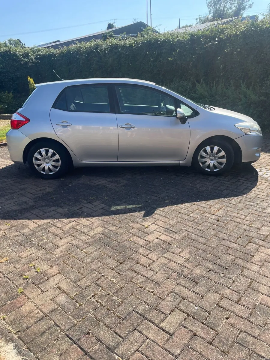 Toyota Auris 2012 - Image 2