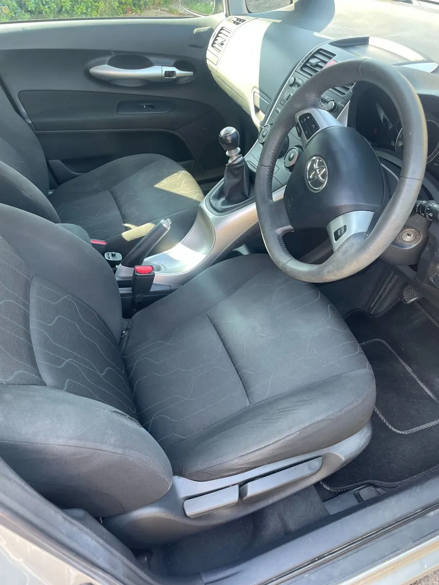 Toyota Auris 2012 - Image 6