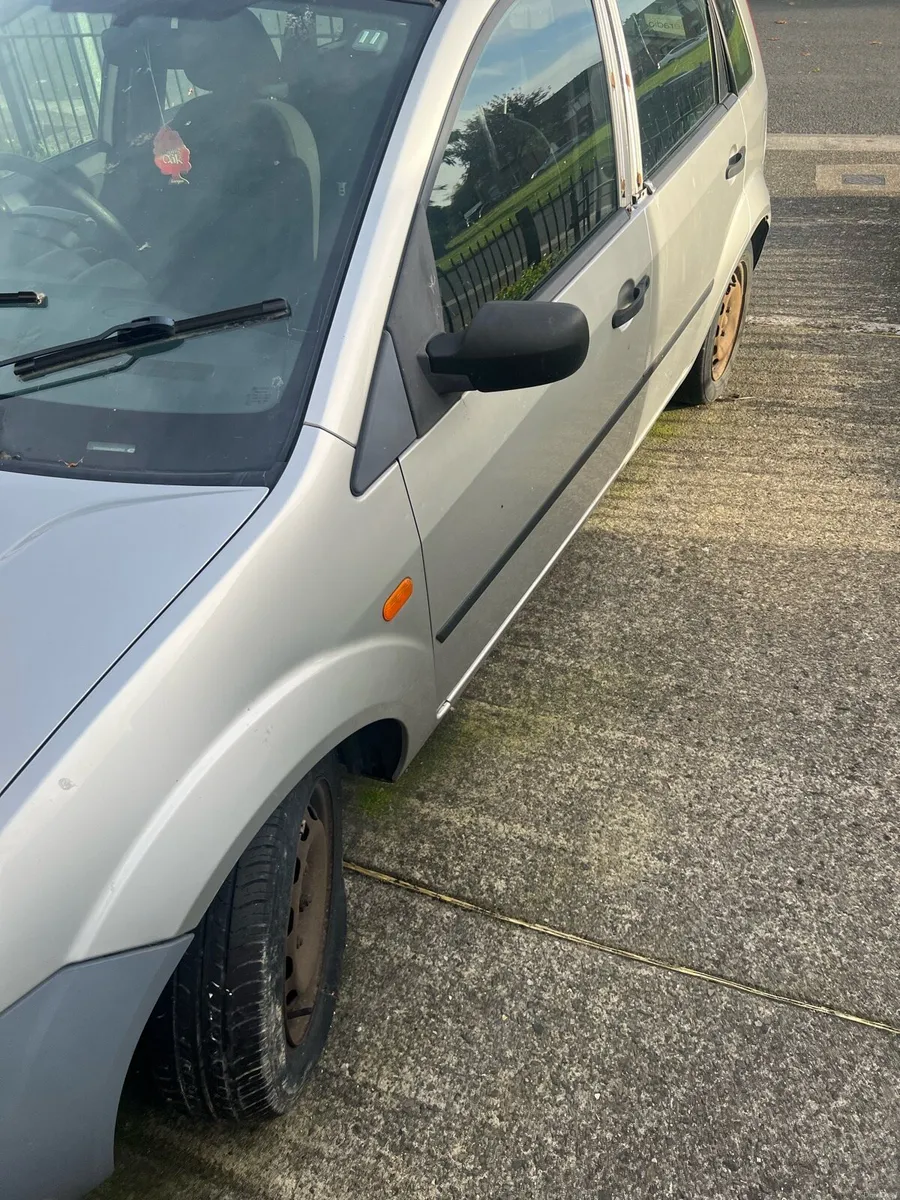 Ford Fiesta 5 door Uk Reg For Spares Only - Image 4