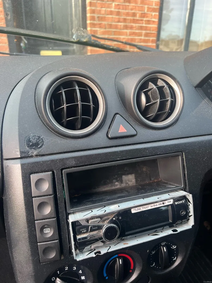 Ford Fiesta 5 door Uk Reg For Spares Only - Image 6