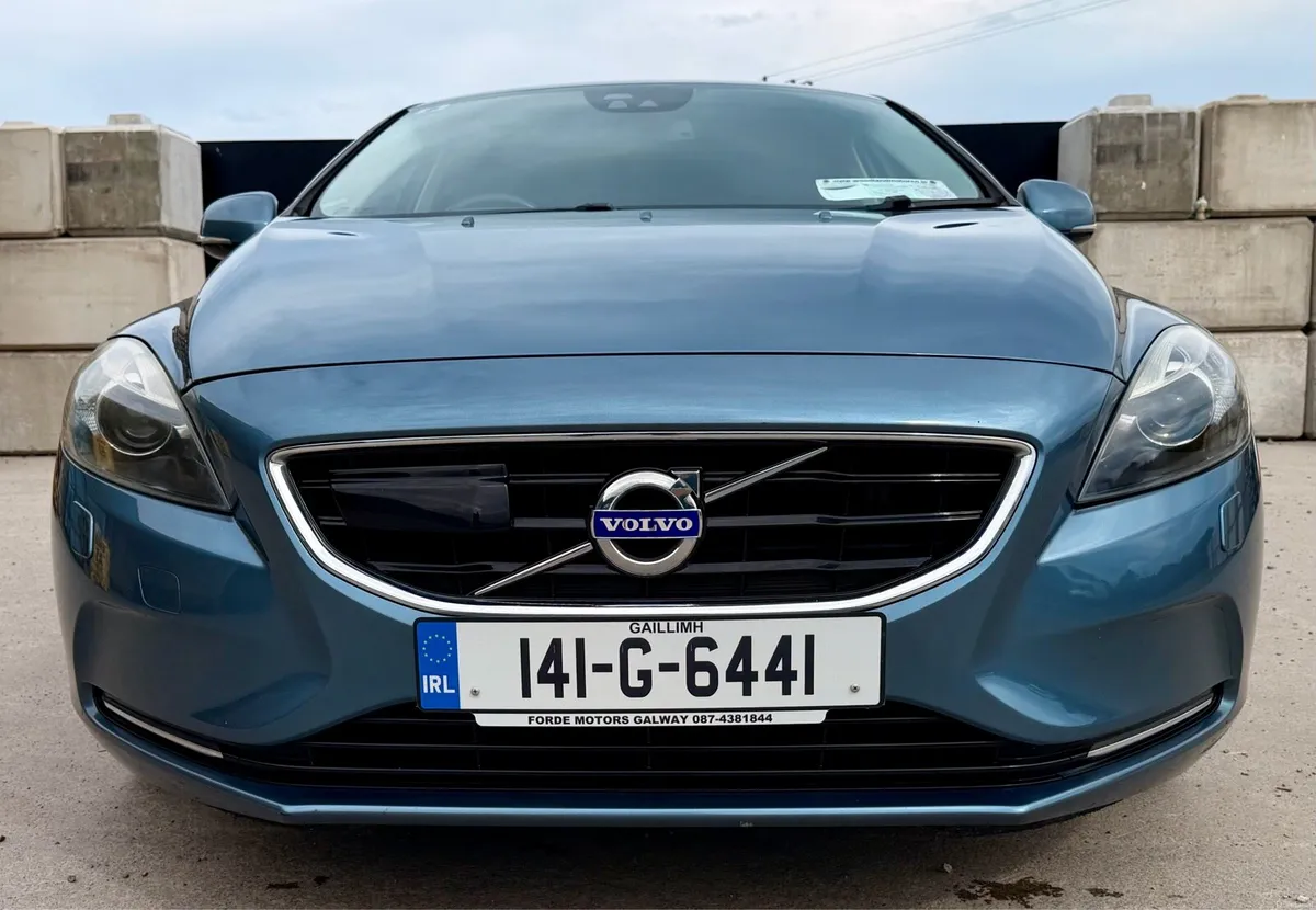 Volvo V40 T4 1.6 Petrol Auto High Spec Fresh NCT - Image 4