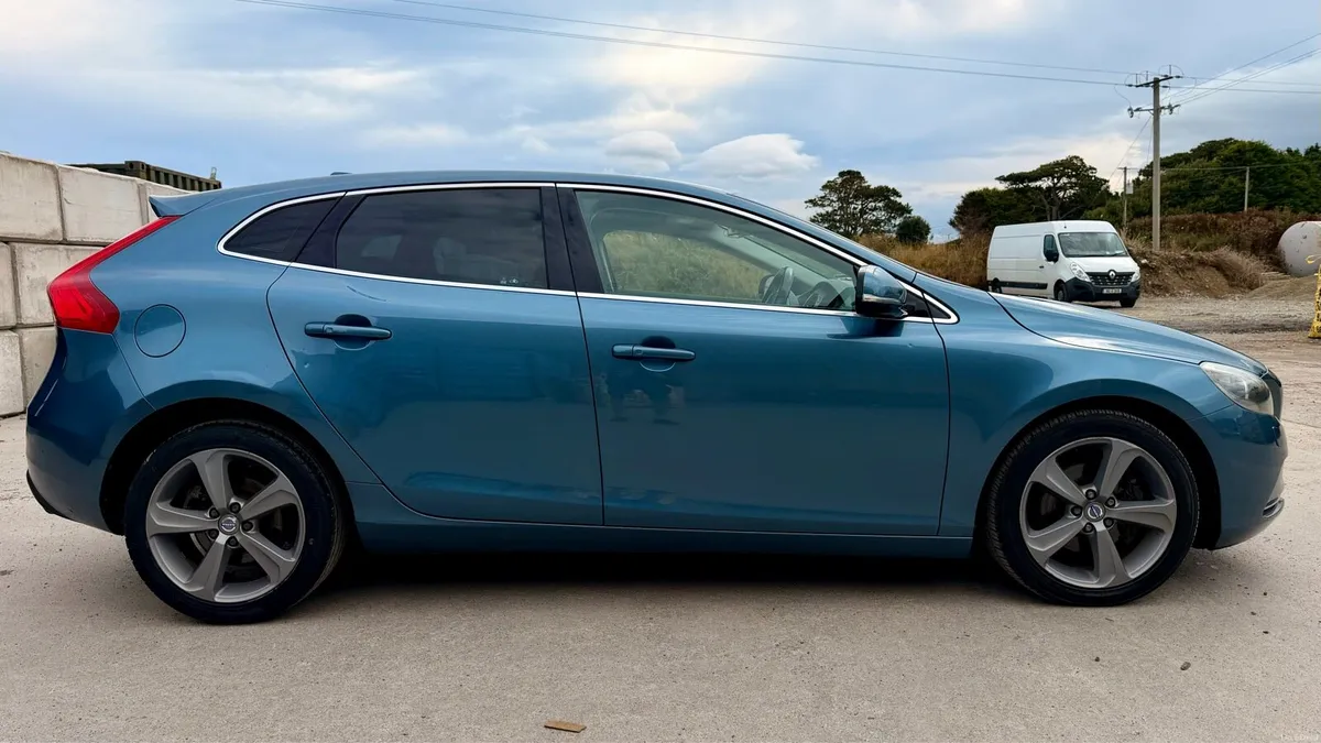 Volvo V40 T4 1.6 Petrol Auto High Spec Fresh NCT - Image 6