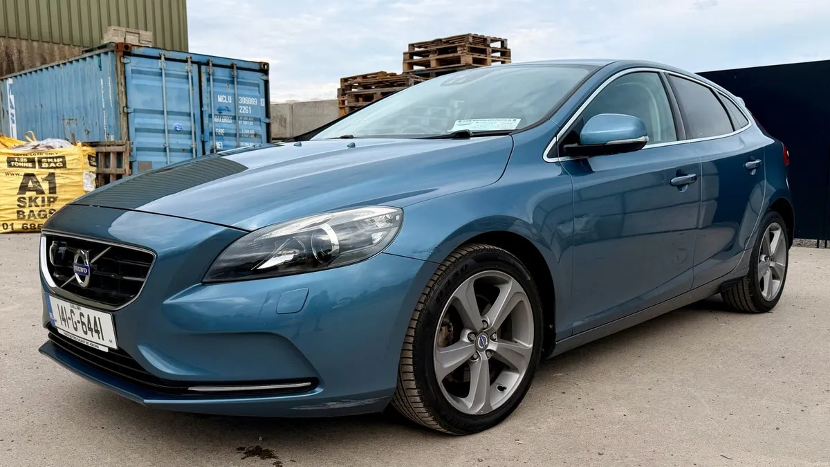Volvo V40 T4 1.6 Petrol Auto High Spec Fresh NCT - Image 1
