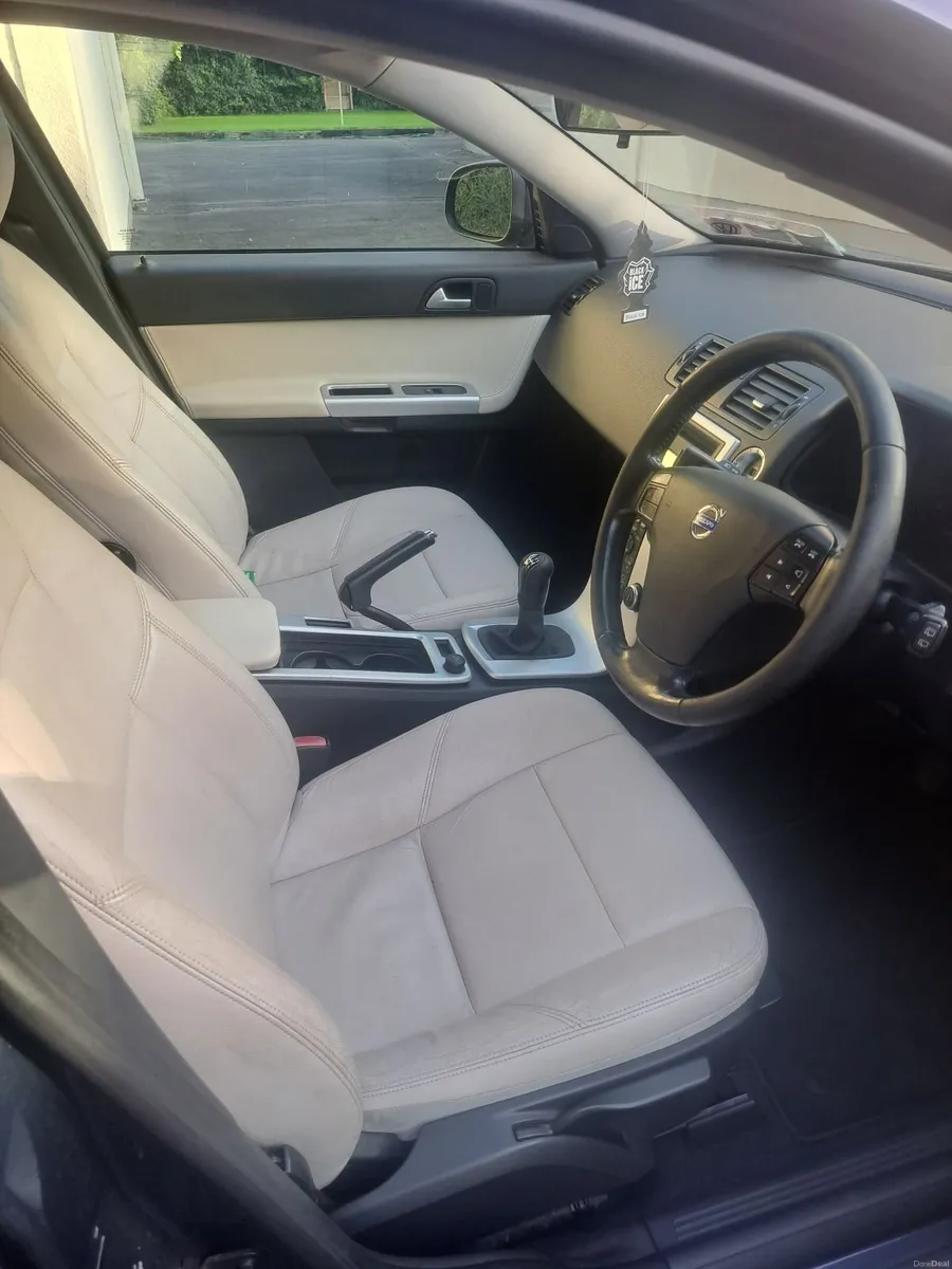 Volvo V50 2012 - Image 6