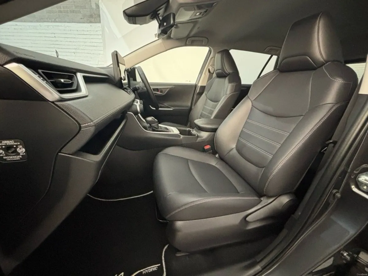 Toyota RAV4 HYBRID SOL - Image 6