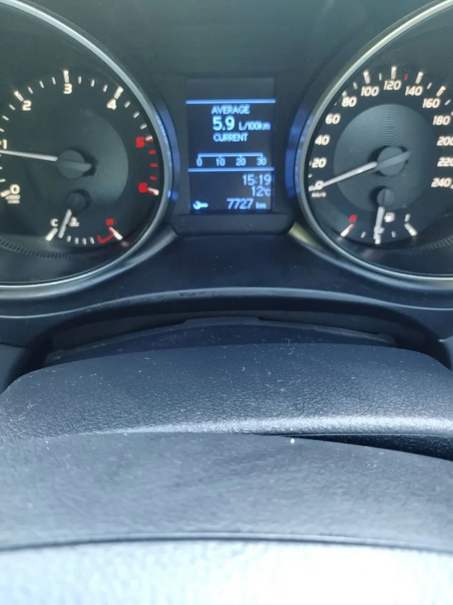Toyota Avensis 2017 - Image 2