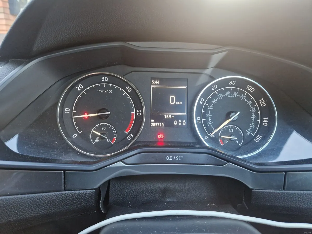 Skoda Superb 2016 - Image 2