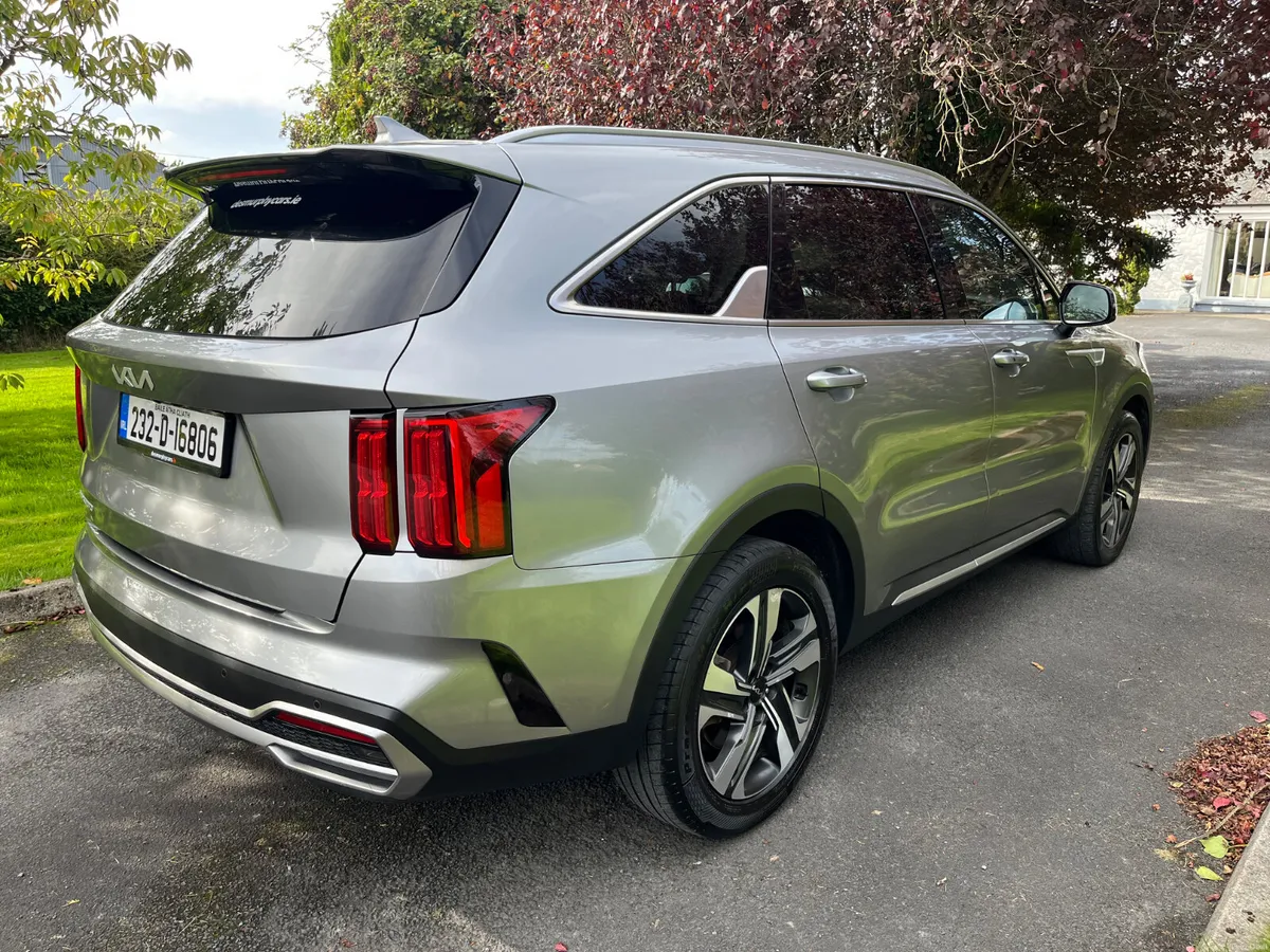 Kia Sorento 2023 7 Seater Diesel - Image 5