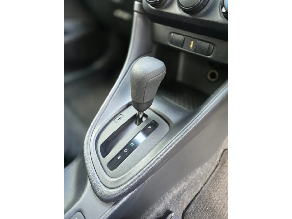 Toyota Yaris 1.0 PETROL AUTO - Image 3