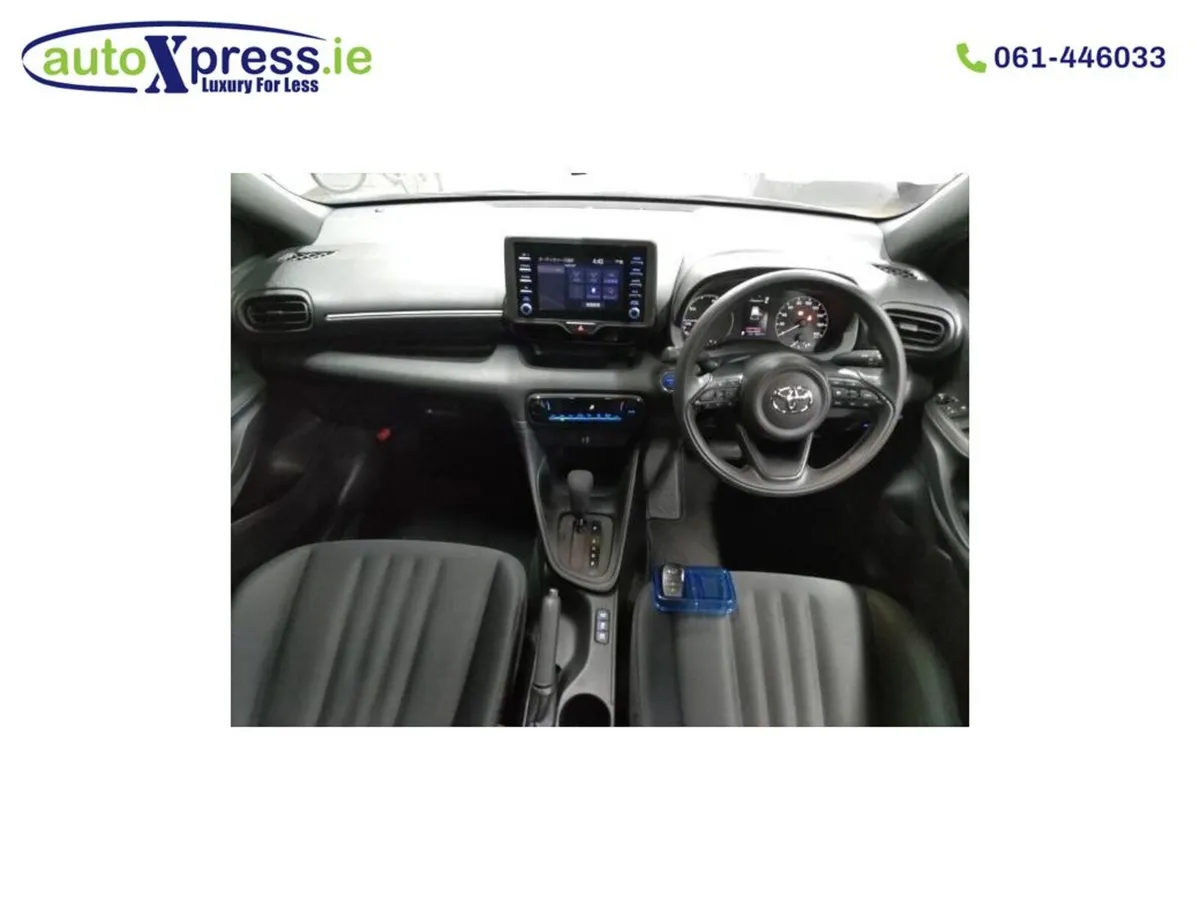 Toyota Yaris 4WD Hybrid X, Low mileage, Reversing - Image 3