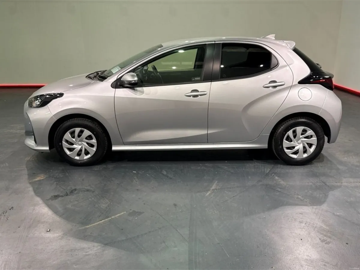 Toyota Yaris 1.5 HYBRID AUTOMATIC - CRUISE CONTROL - Image 6