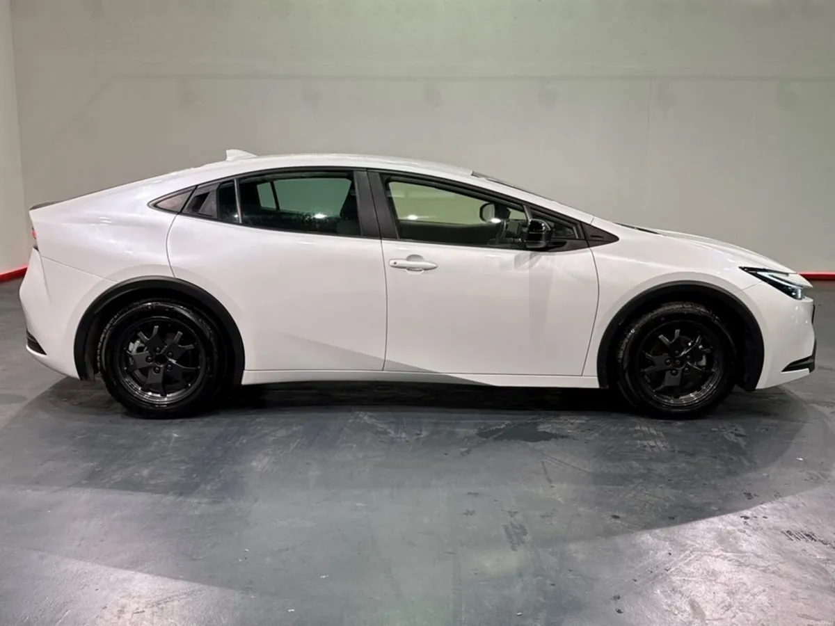 Toyota Prius 1.8 HYBRID AUTOMATIC NEW MODEL - CRUI - Image 2