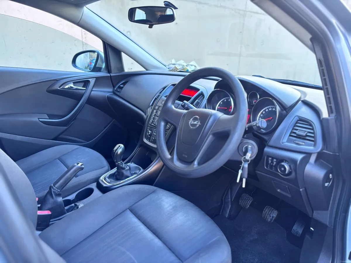 Opel Astra - Image 4