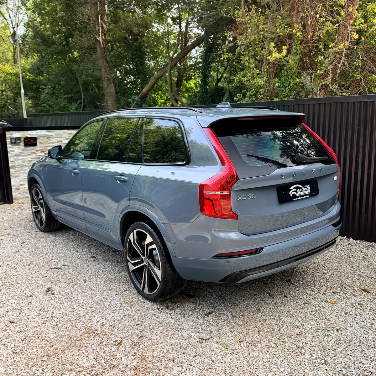 2022 (222) Volvo XC90 R-Design Pro T8 Recharge AWD - Image 5