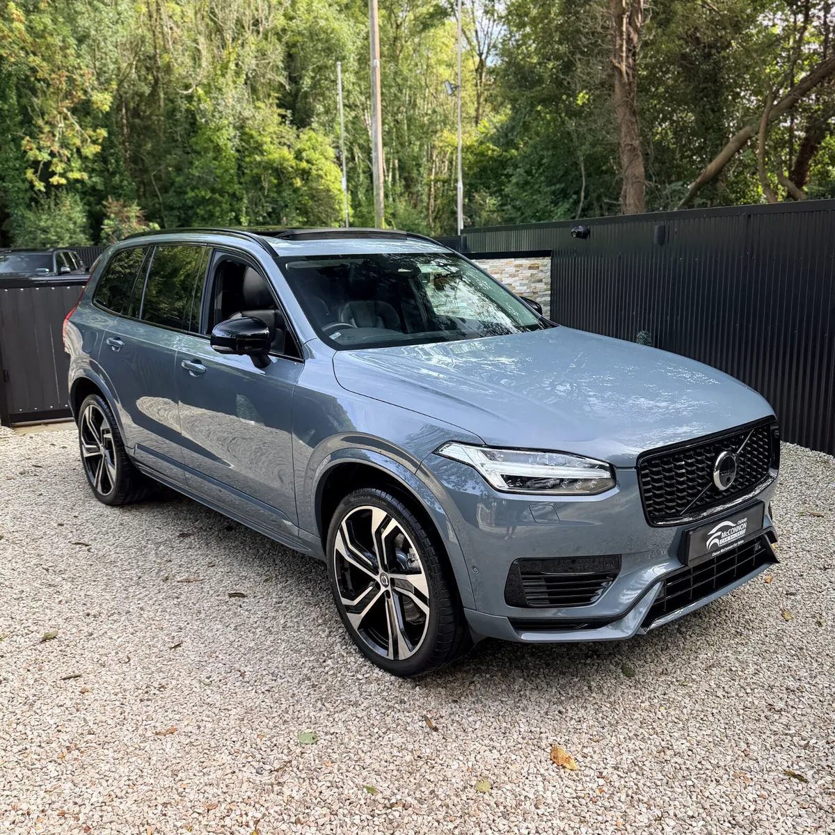 2022 (222) Volvo XC90 R-Design Pro T8 Recharge AWD - Image 4