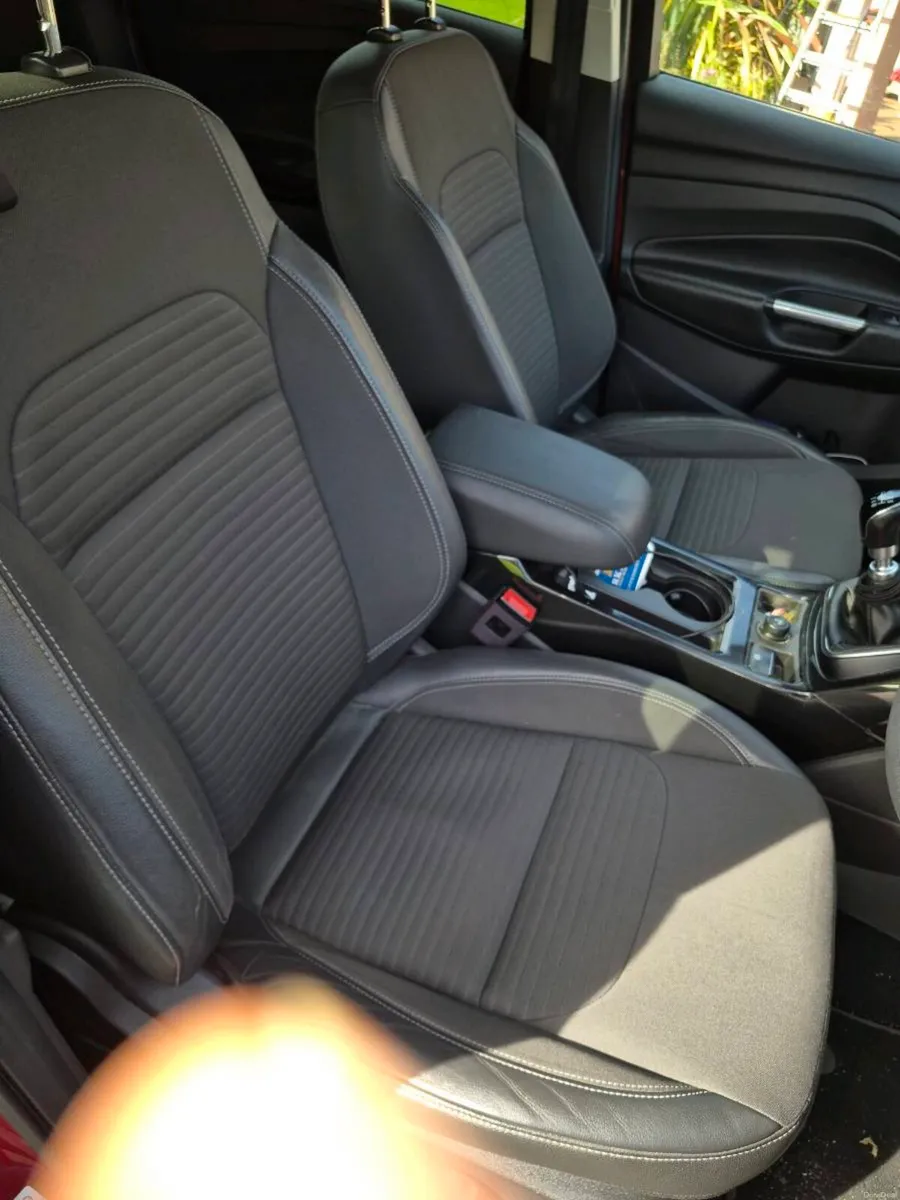 Ford Kuga *Titanium* - Image 3