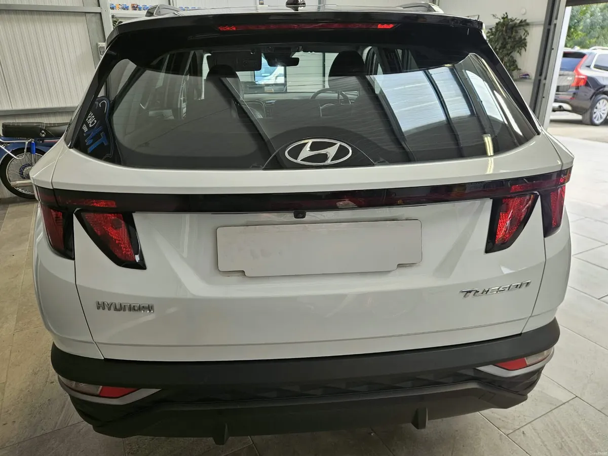 212 HYUNDAI TUCSON EXECUTIVE 2 TONE EDITION - Image 4