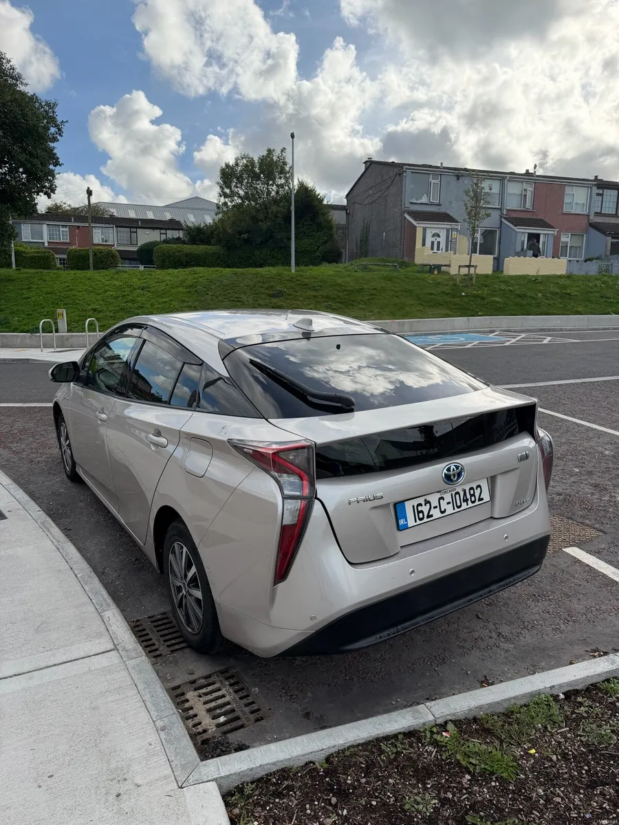 Toyota Prius 2016 AWD – Excellent Condition - Image 5