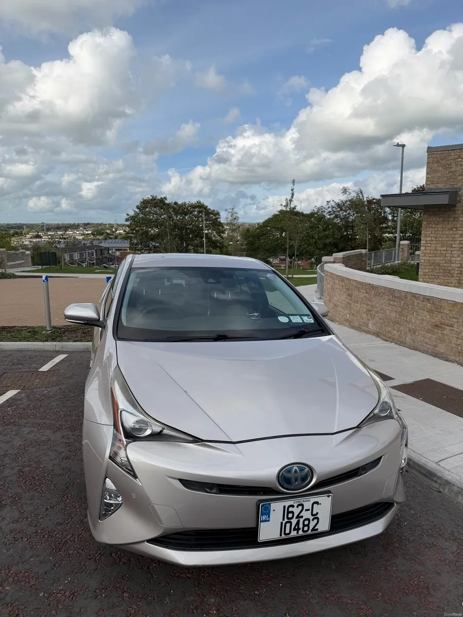 Toyota Prius 2016 AWD – Excellent Condition - Image 1