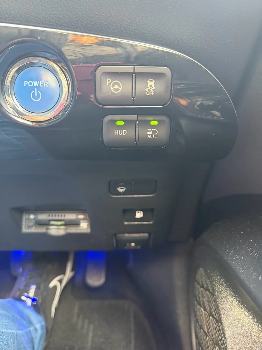 Toyota Prius 2016 AWD – Excellent Condition - Image 3