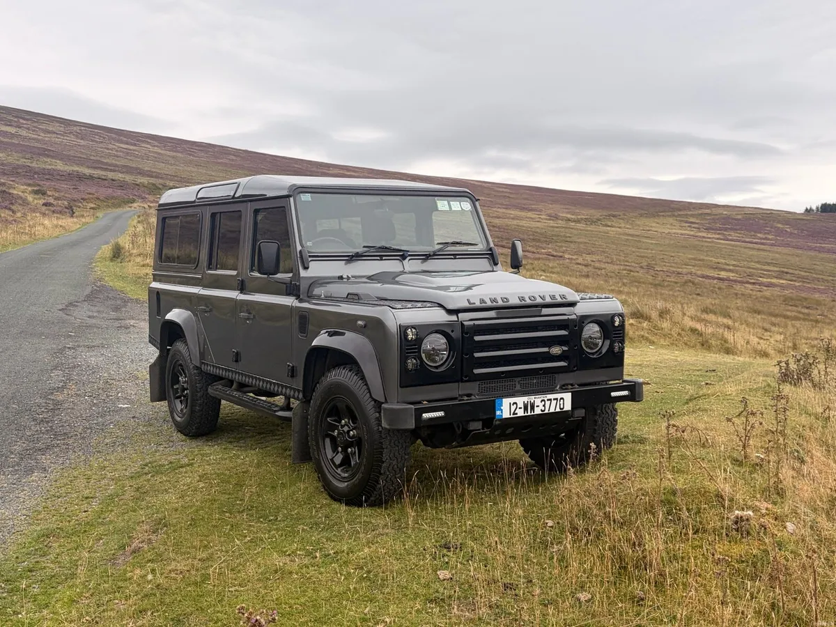 Land Rover Defender - Image 1