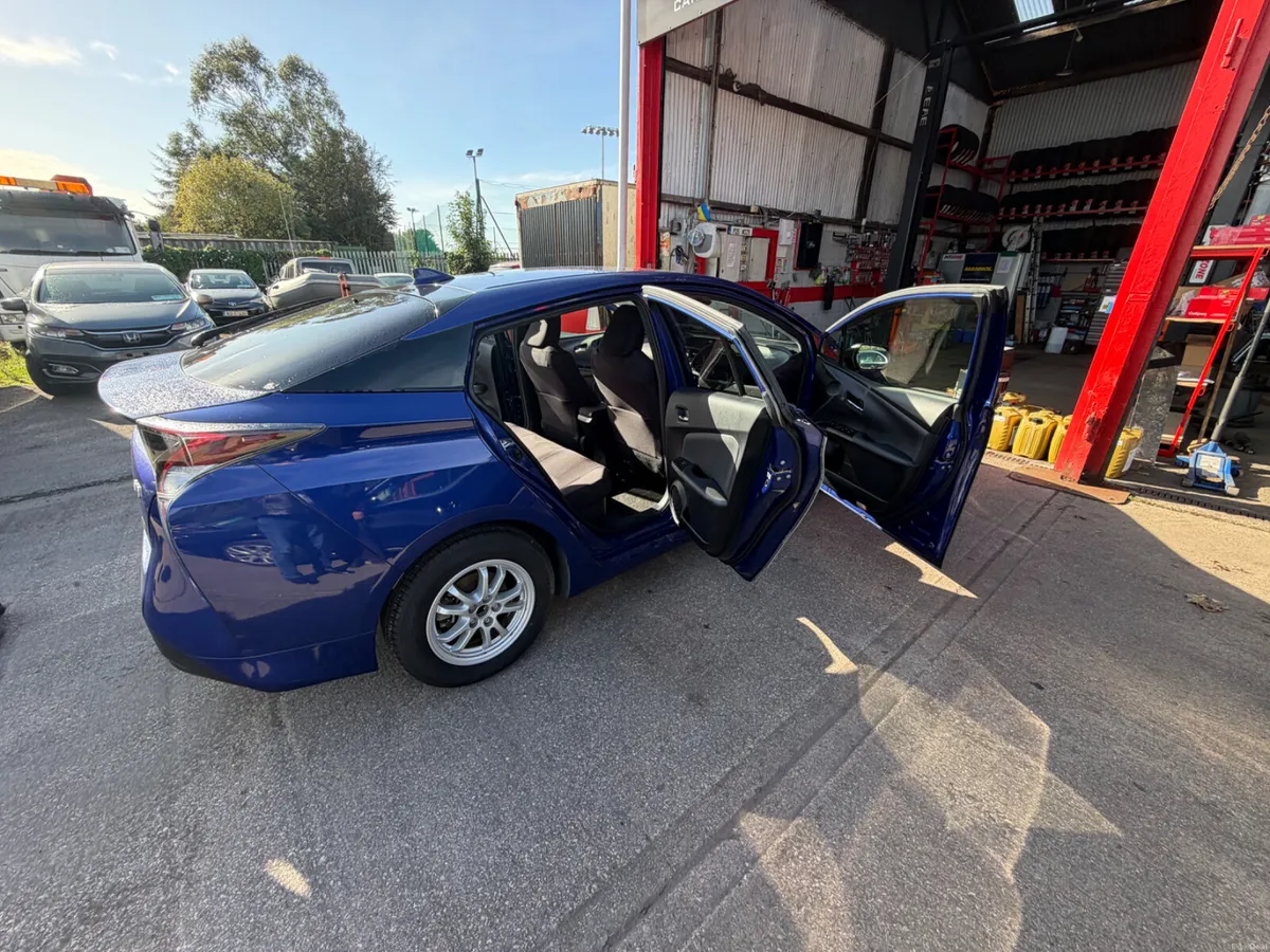 Toyota Prius - Image 6