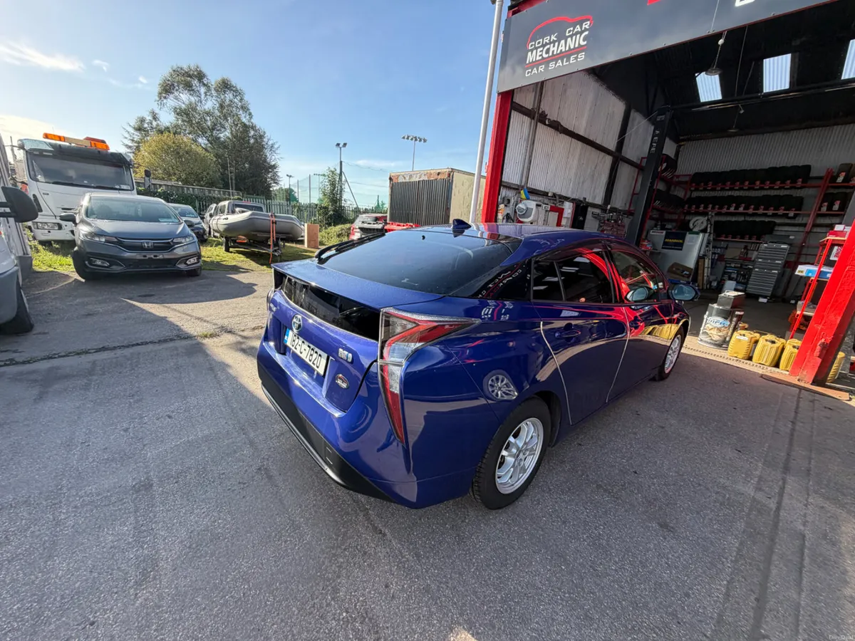 Toyota Prius - Image 4