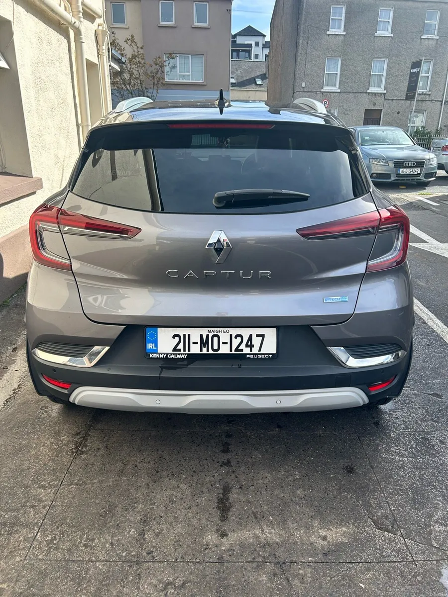 2021 Renault Captur E-Tech Hybrid - Image 3