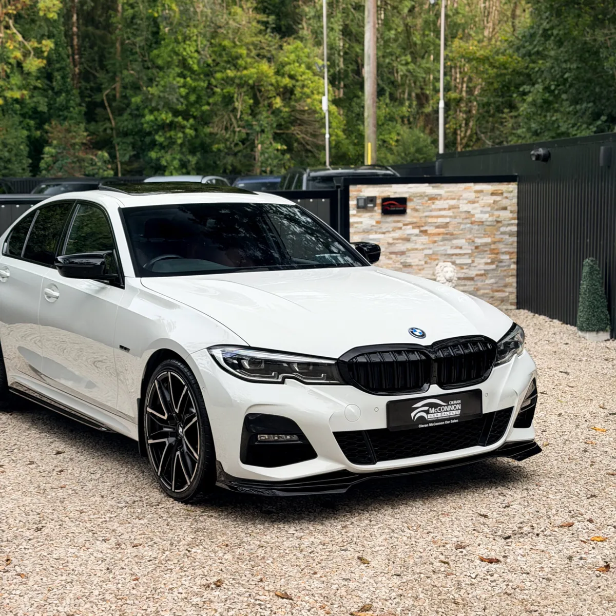2022 (221) BMW 330E M SPORT **SUNROOF & X-DRIVE - Image 2