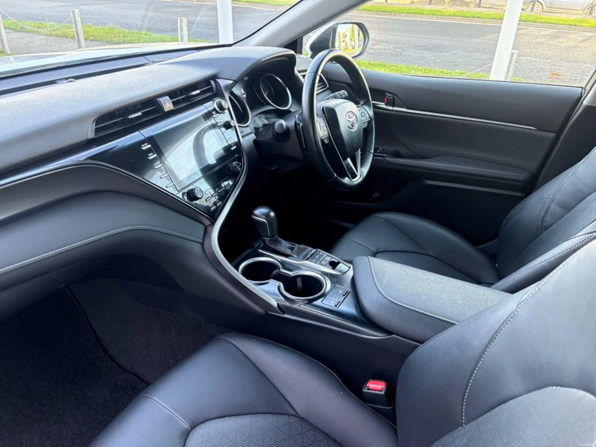Toyota Camry Hybrid Automatic - Image 2