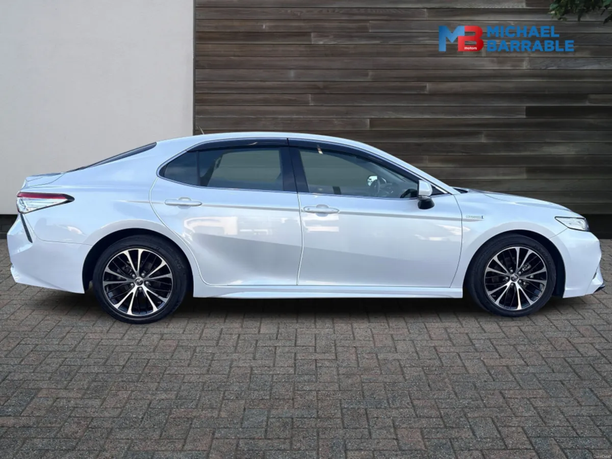 Toyota Camry Hybrid Automatic - Image 4