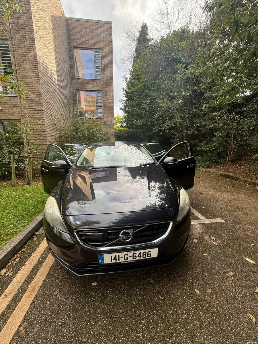 Volvo V40 2014 Black - Image 2
