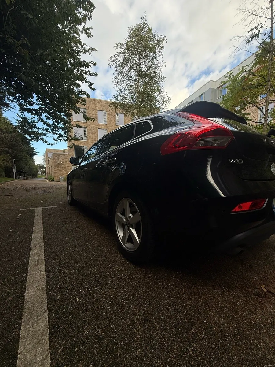 Volvo V40 2014 Black - Image 4