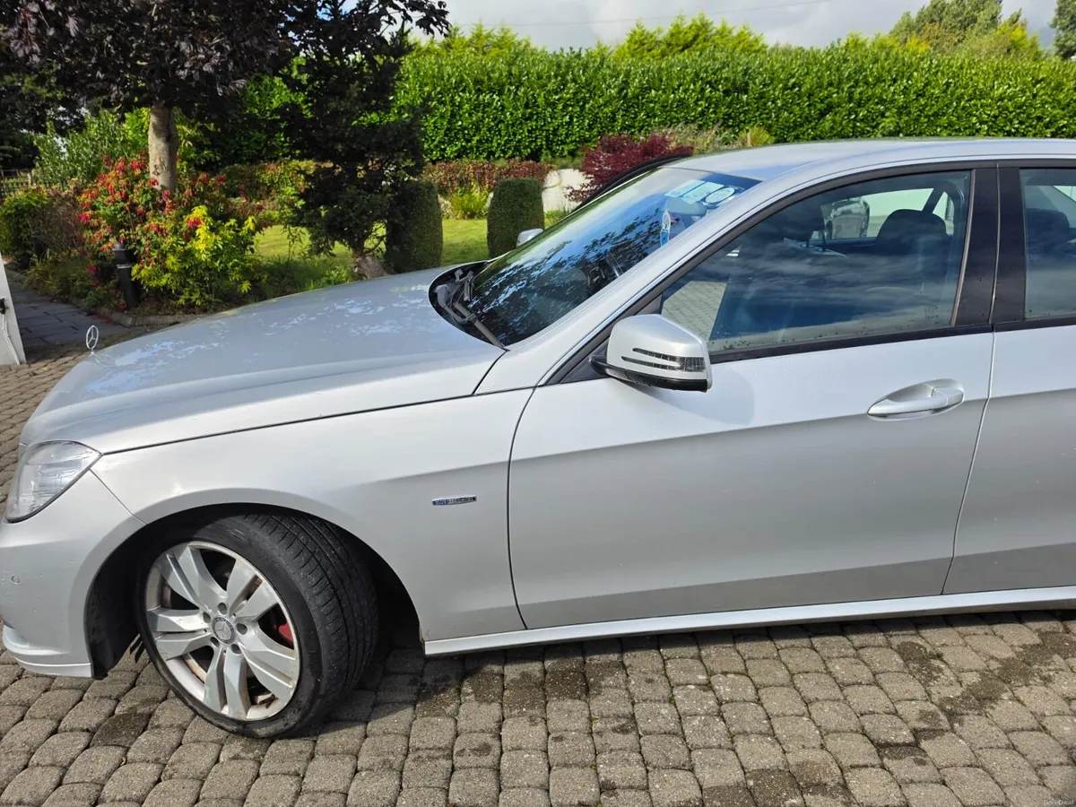 Mercedes-Benz E-Class 2012 - Image 3