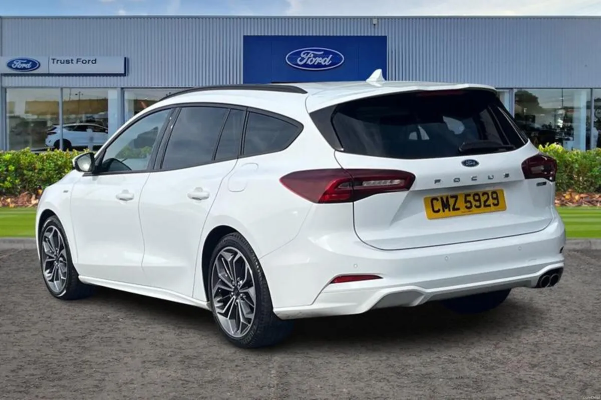 Ford Focus 1.0 EcoBoost Hybrid mHEV 155 ST-Line X - Image 2