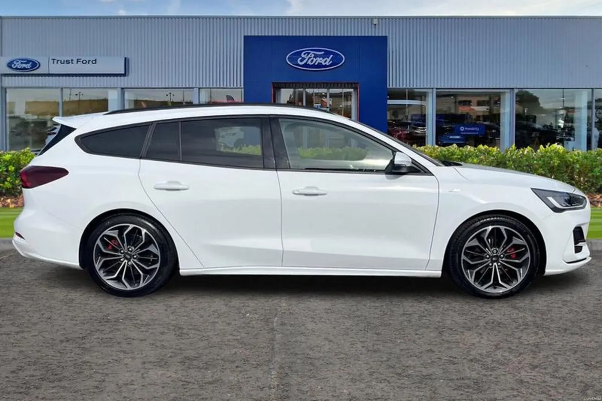 Ford Focus 1.0 EcoBoost Hybrid mHEV 155 ST-Line X - Image 3