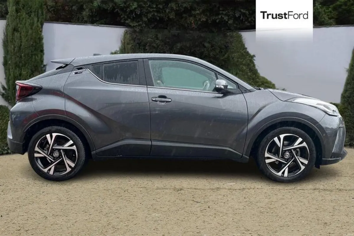 Toyota C-HR 2.0 Hybrid Design 5dr CVT- Heated Fron - Image 3