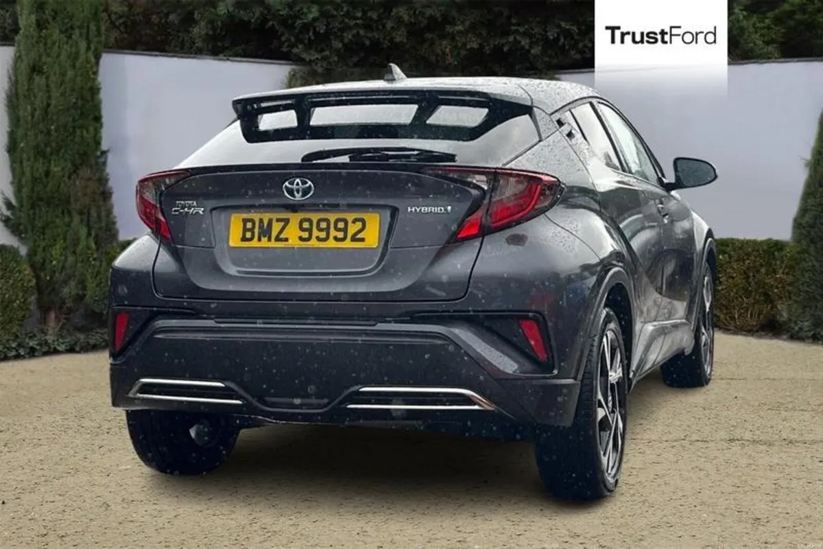 Toyota C-HR 2.0 Hybrid Design 5dr CVT- Heated Fron - Image 4