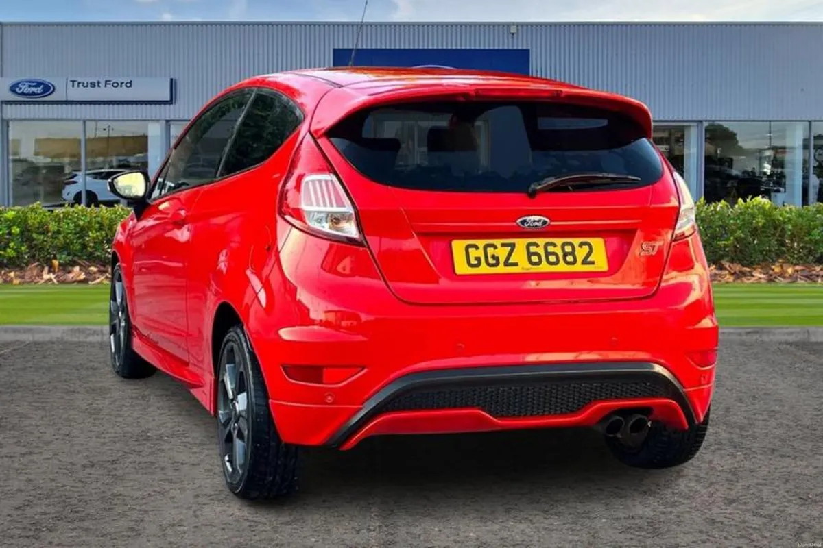 Ford Fiesta 1.6 EcoBoost ST-2 Navigation 3dr - Image 2