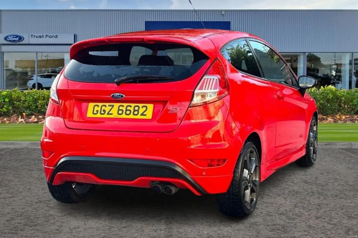 Ford Fiesta 1.6 EcoBoost ST-2 Navigation 3dr - Image 4