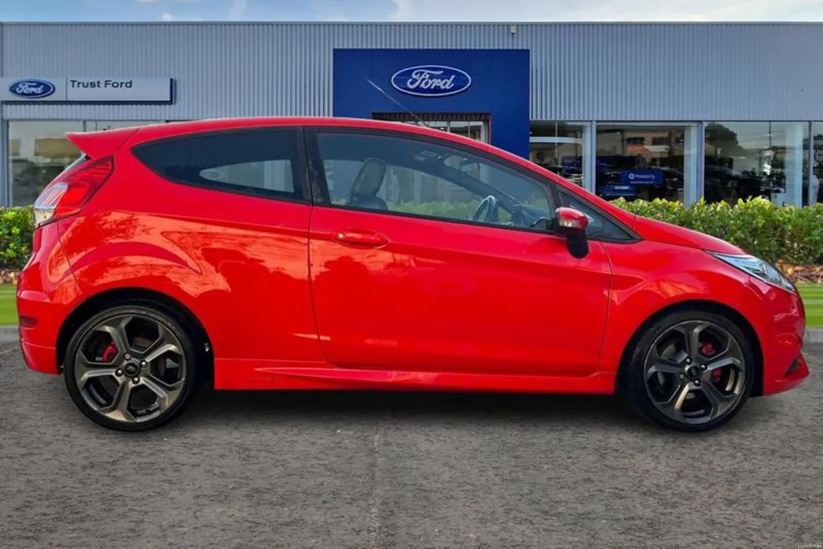 Ford Fiesta 1.6 EcoBoost ST-2 Navigation 3dr - Image 3