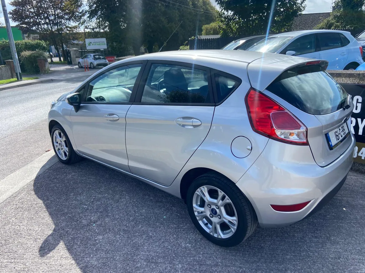 Ford Fiesta Zetec - Image 2