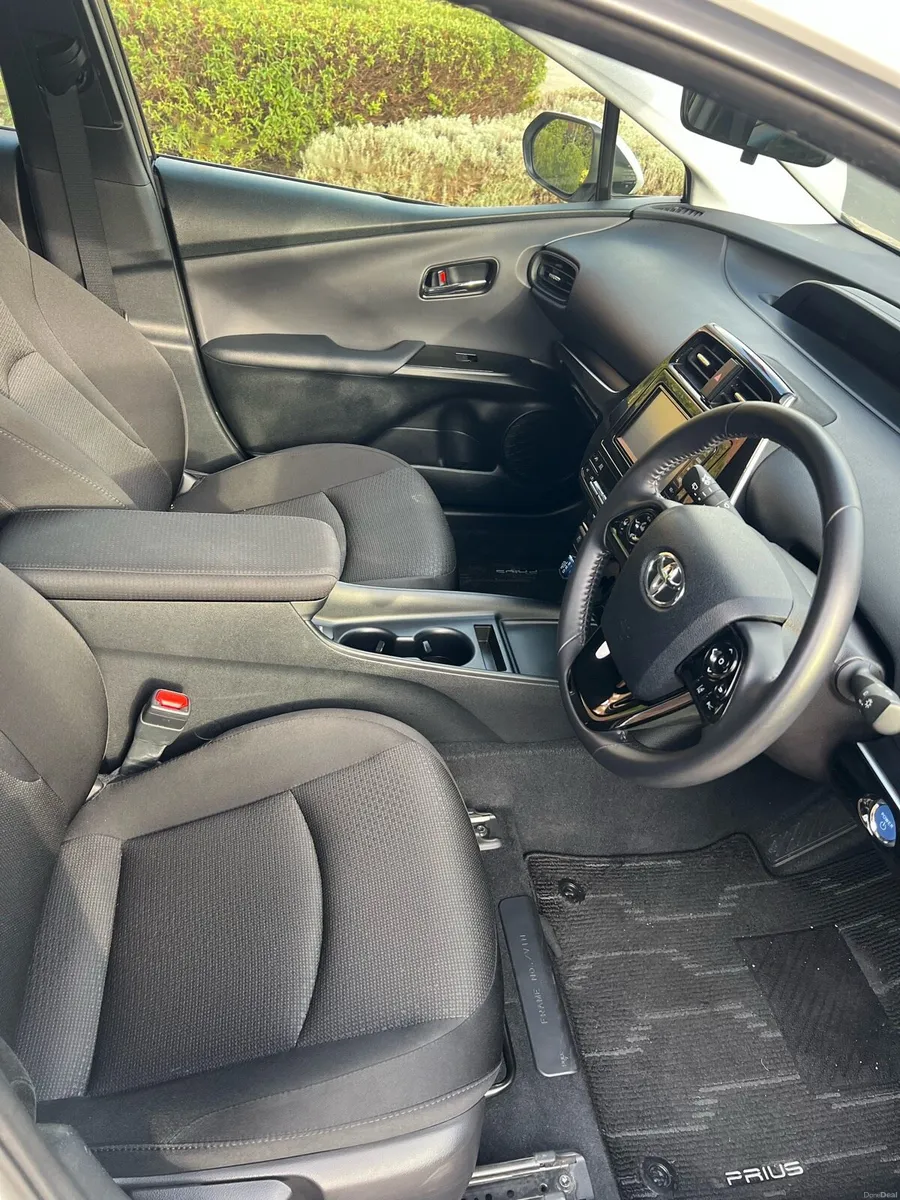 Toyota Prius 2021 - Image 5