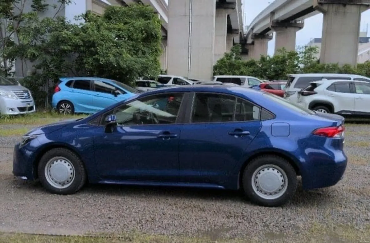TOYOTA COROLLA  HYBIRD 1800CC - Image 4