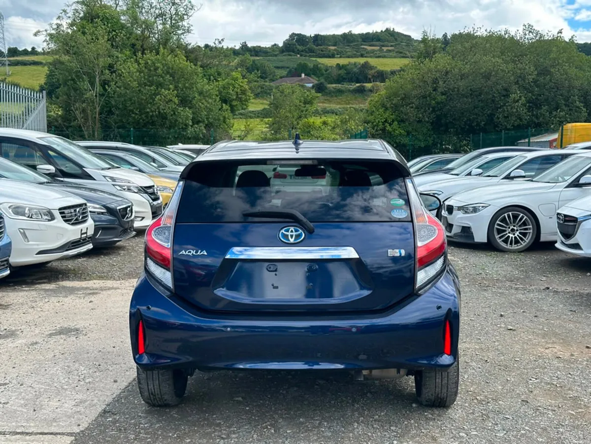 Toyota Aqua S STYLE BLACK AUTOMATIC HYBRID (3118) - Image 5