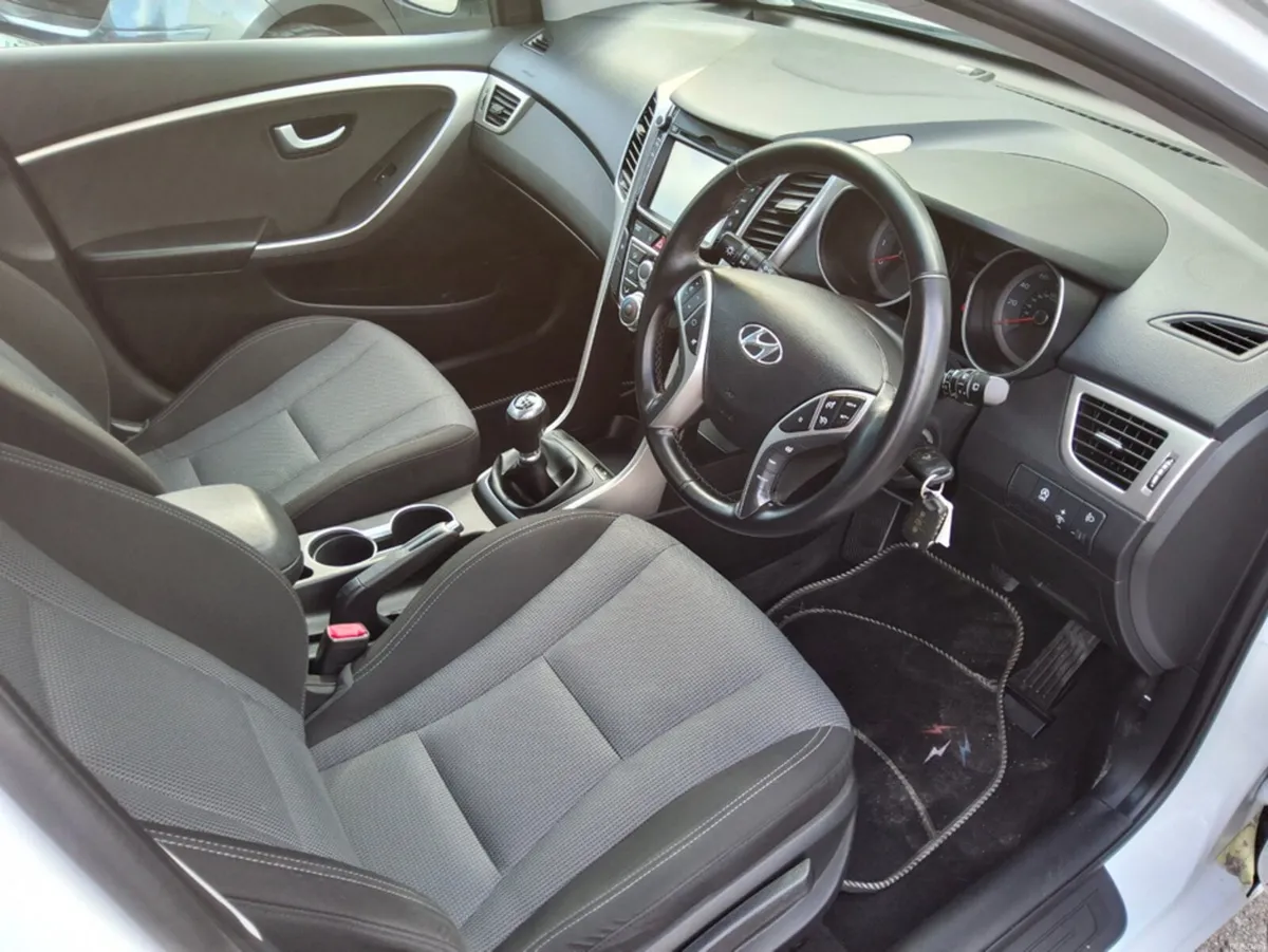 Hyundai i30 SE NAV 1.4Petrol - Low Mileage - Top S - Image 6