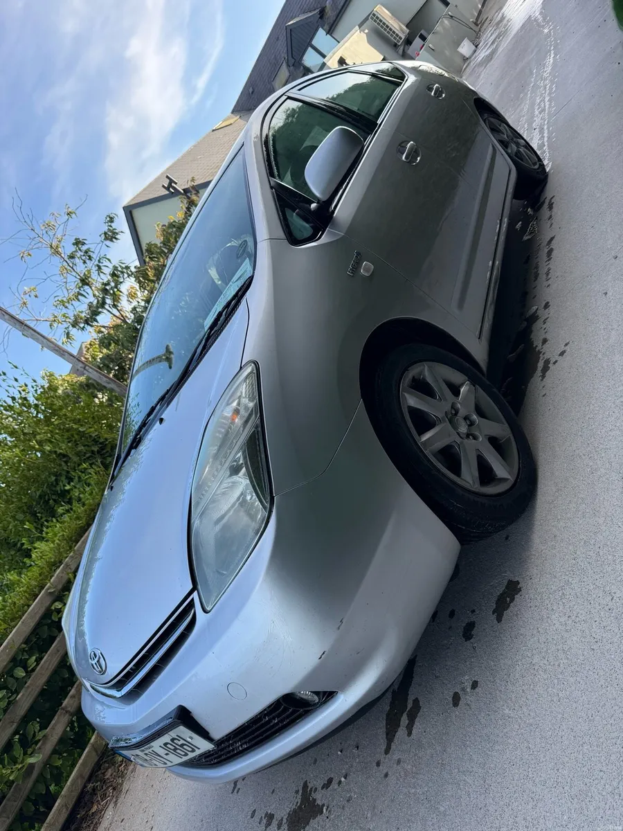 Toyota Prius hybrid - Image 4