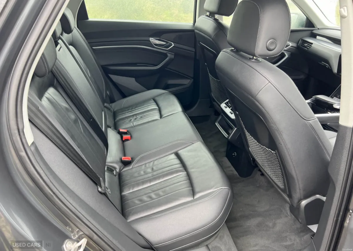 Audi q4 - Image 6