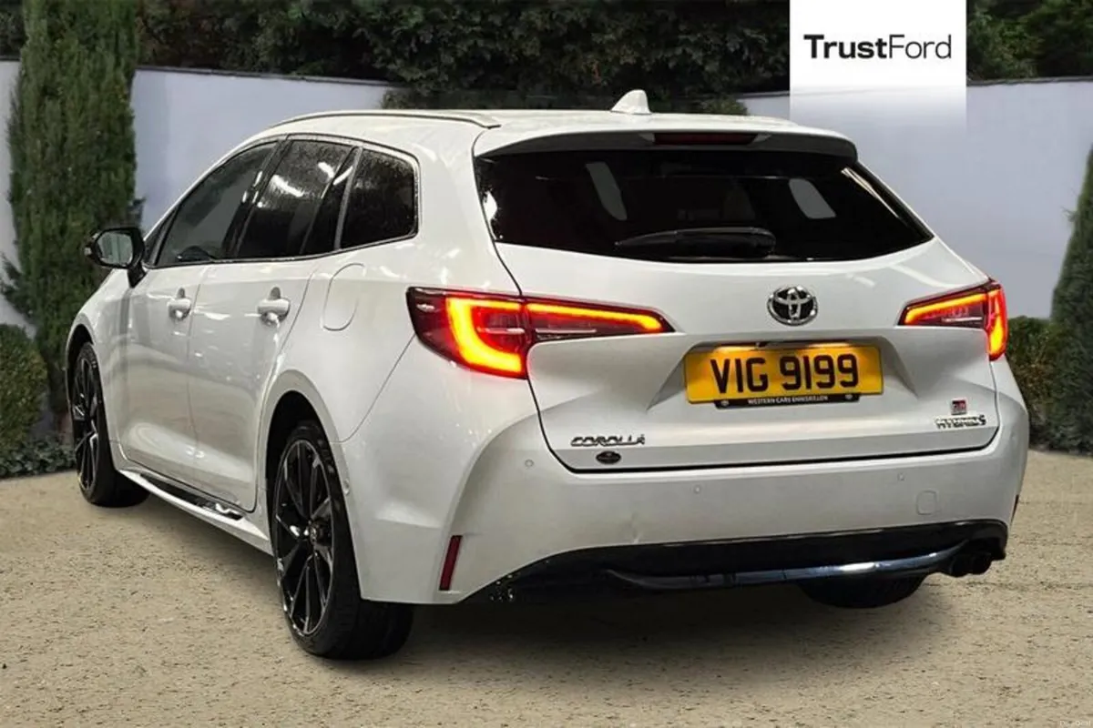Toyota Corolla 2.0 VVT-i Hybrid GR Sport 5dr CVT - Image 2